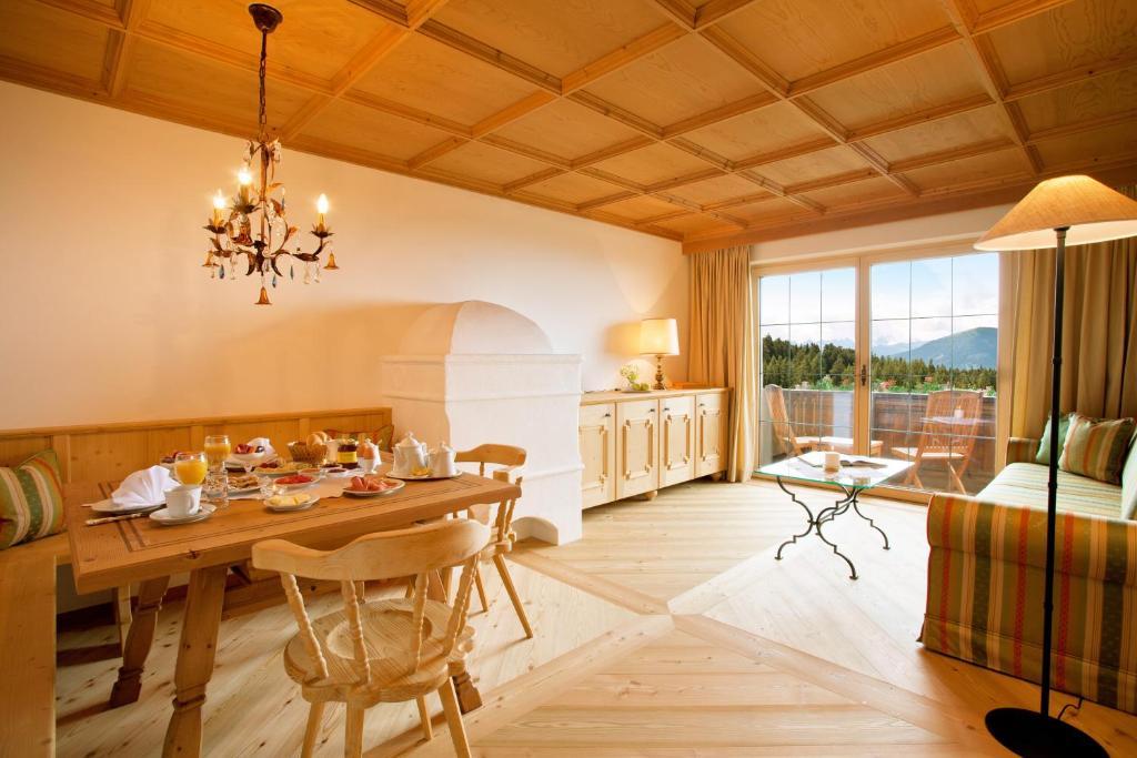 Hotel Laerchenhof Natur Seefeld in Tirol Rum bild